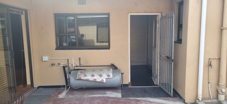 To Let 1 Bedroom Property for Rent in Kensington Western Cape